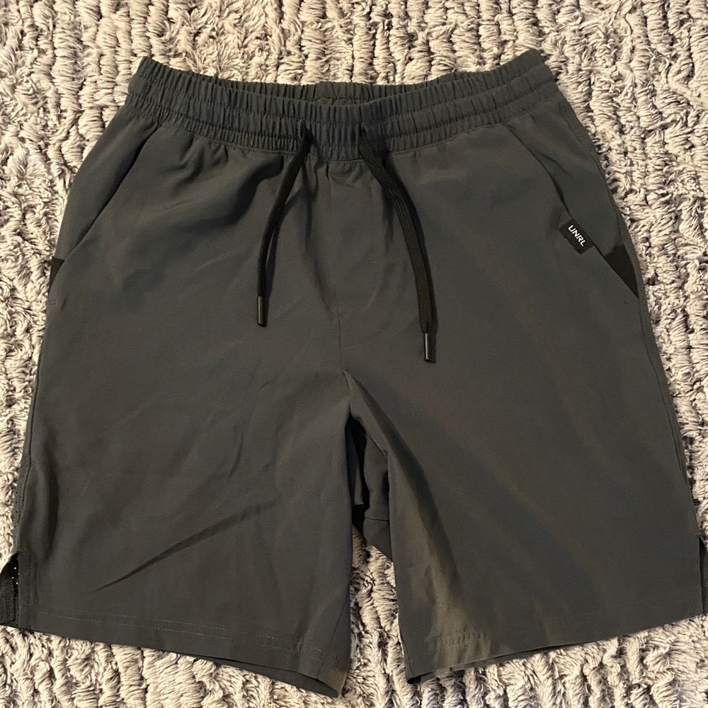 UNRL Men's Dark Gray Athletic Shorts